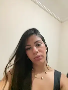 Snapshot of paola_oliveira chatting on 03/10/26, 01:05 paola oliveira online show from 03/10/26, 01:05