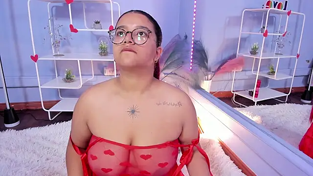 Snapshot of Rosy_Sweet chatting on 02/14/26, 02:47 Rosy Sweet online show from 02/14/26, 02:47