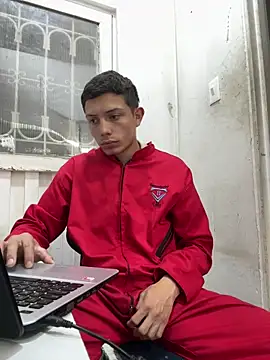 Snapshot of santiObrero chatting on 04/29/26, 08:26 santiObrero online show from 04/29/26, 08:26