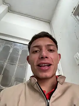 Snapshot of santiObrero chatting on 06/05/26, 03:07 santiObrero online show from 06/05/26, 03:07