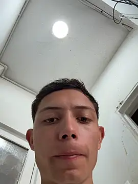 Snapshot of santiObrero chatting on 06/27/26, 03:28 santiObrero online show from 06/27/26, 03:28