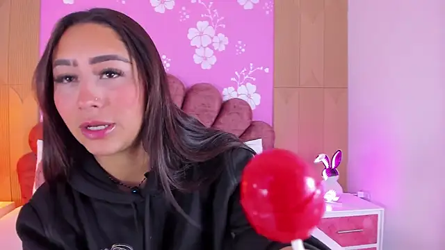 Snapshot of MadisonFox1 chatting on 02/18/26, 12:12 MadisonFox1 online show from 02/18/26, 12:12