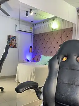 Auri   online show from 02/01/26, 07:34