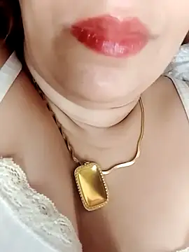 Naughty-Yousra online show from 05/01/26, 08:19