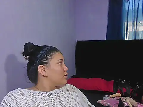 Helena-Paola online show from 04/07/26, 09:04