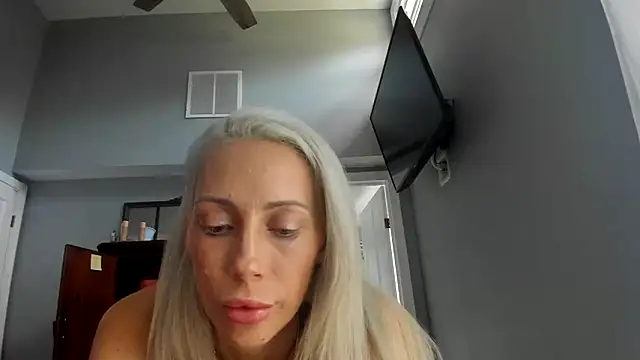 Snapshot of LindseyFAFO chatting on 06/05/26, 03:29 LindseyFAFO online show from 06/05/26, 03:29
