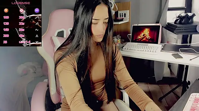 Snapshot of VictoriaHoneyy chatting on 04/07/26, 01:33 VictoriaHoneyy online show from 04/07/26, 01:33