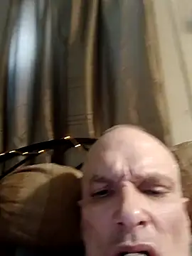 Snapshot of Stroudiowa72 chatting on 05/04/26, 01:40 Stroudiowa72 online show from 05/04/26, 01:40