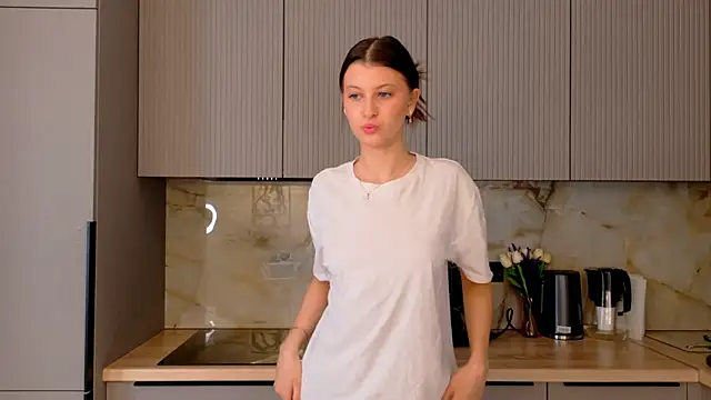 LouiseChavez online show from 02/05/26, 05:34