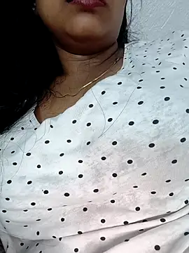 Hot-Tinaa online show from 04/07/26, 12:33