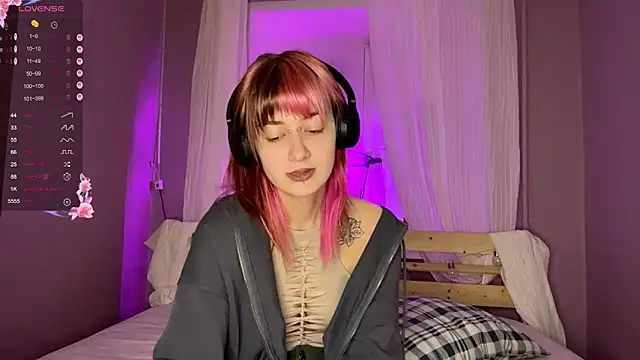 Snapshot of Dina_Cams chatting on 03/01/26, 04:42 Dina Cams online show from 03/01/26, 04:42