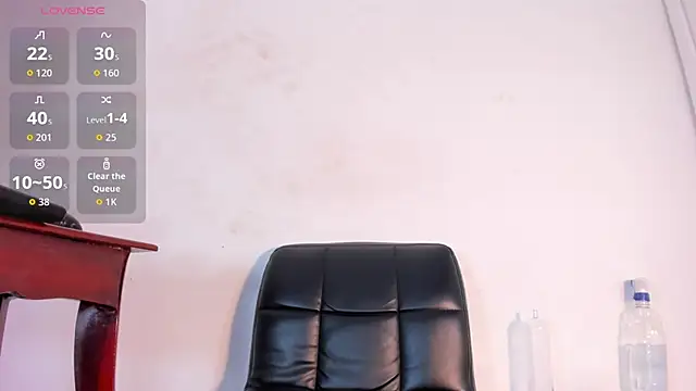 Snapshot of naughtylizeth_ chatting on 04/07/26, 08:42 naughtylizeth online show from 04/07/26, 08:42