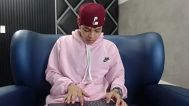 Dogan Renzo0 online show from 02/02/26, 07:23