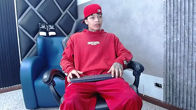 Dogan Renzo0 online show from 02/06/26, 07:28