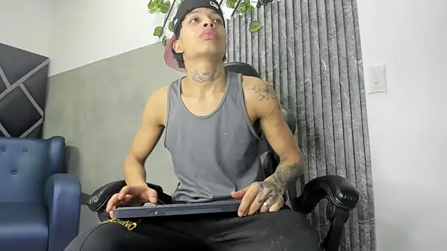 Dogan Renzo0 online show from 02/10/26, 08:13