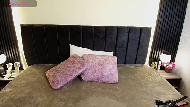 IvonneRoss  online show from 03/21/26, 12:10