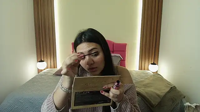 Snapshot of IvonneRoss_ chatting on 05/15/26, 12:01 IvonneRoss online show from 05/15/26, 12:01