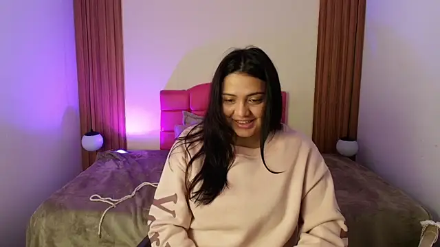Snapshot of IvonneRoss_ chatting on 06/05/26, 12:33 IvonneRoss online show from 06/05/26, 12:33