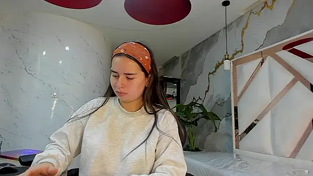 Qetsyah tf online show from 02/02/26, 01:32