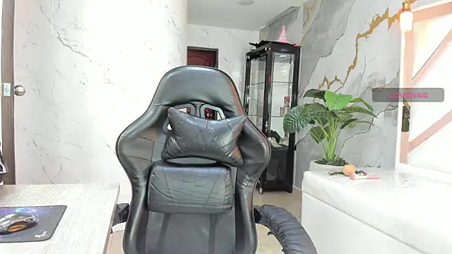 Qetsyah tf online show from 04/17/26, 01:14