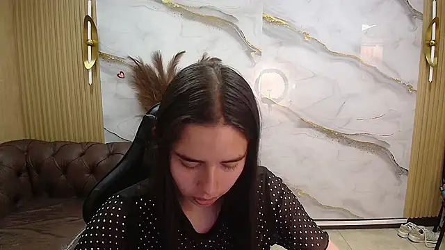 Qetsyah tf online show from 04/18/26, 07:07