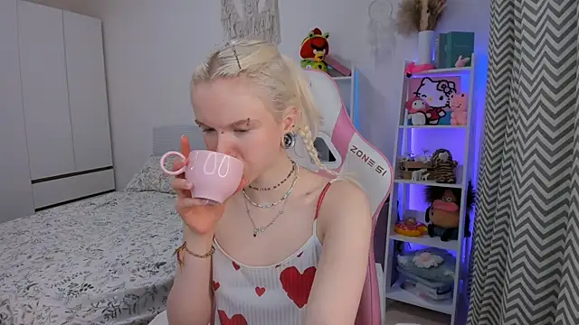 Mia WaterFall online show from 02/10/26, 03:21