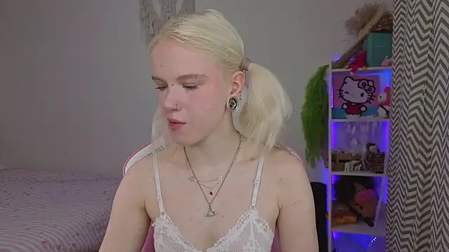 Mia WaterFall online show from 04/15/26, 03:13