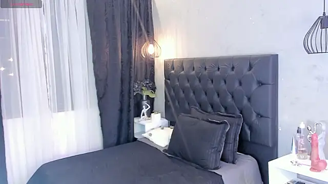 isabella nowa online show from 03/24/26, 11:59