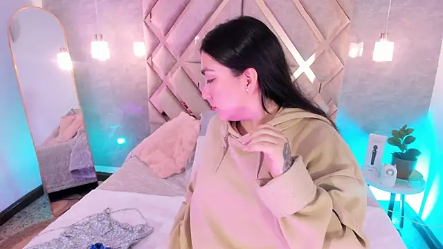 KathiaJenner online show from 02/19/26, 12:01