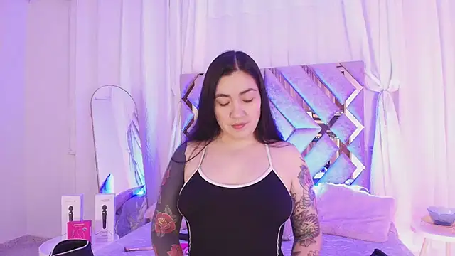 Snapshot of KathiaJenner chatting on 06/17/26, 11:12 KathiaJenner online show from 06/17/26, 11:12