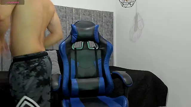 Calvin Hunter online show from 04/21/26, 02:04