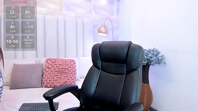 Im LunaLuxe online show from 04/24/26, 09:17