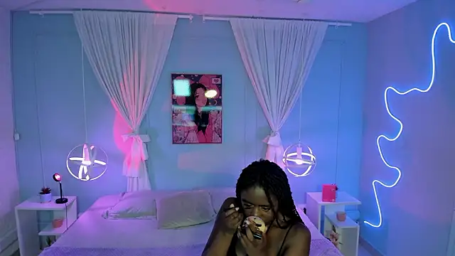 naomi campell online show from 03/05/26, 07:43