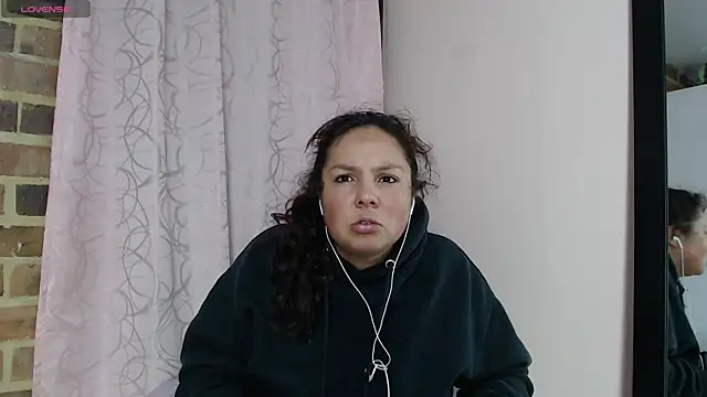 HannaRose- online show from 05/03/26, 02:28