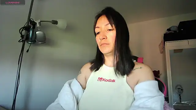 Snapshot of Yulian_Milf chatting on 04/25/26, 08:06 Yulian Milf online show from 04/25/26, 08:06