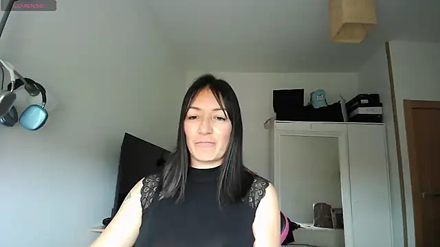 Snapshot of Yulian_Milf chatting on 05/02/26, 11:26 Yulian Milf online show from 05/02/26, 11:26