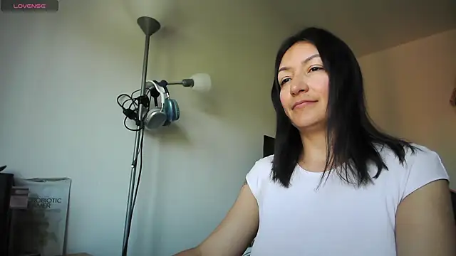 Snapshot of Yulian_Milf chatting on 05/28/26, 09:17 Yulian Milf online show from 05/28/26, 09:17