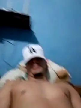 Snapshot of El_Roberto07 chatting on 02/21/26, 06:03 El Roberto07 online show from 02/21/26, 06:03