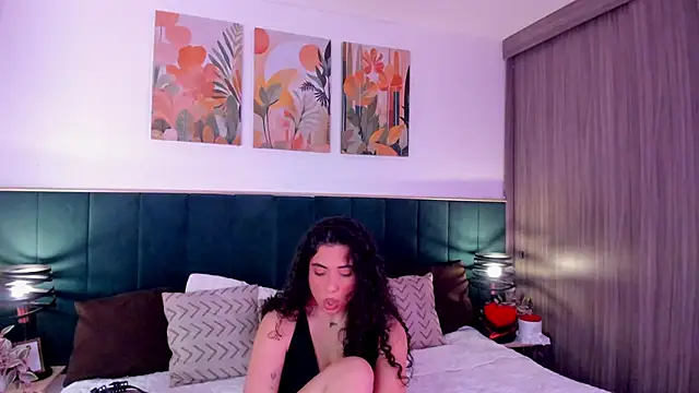 Snapshot of IrinaBlanc chatting on 06/20/26, 04:04 IrinaBlanc online show from 06/20/26, 04:04