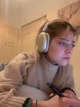 MelliMoon online show from 03/06/26, 04:58