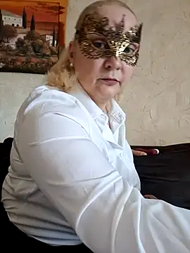 MaskedQueen77 online show from 05/28/26, 12:24