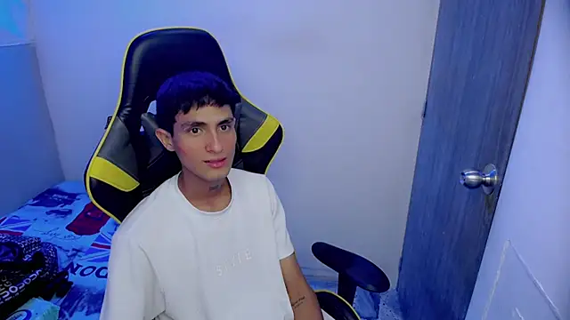 Akyra latinn online show from 02/26/26, 09:47