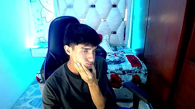 Akyra latinn online show from 03/30/26, 09:27