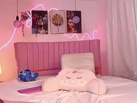 Snapshot of Hera_eden chatting on 03/05/26, 05:58 Hera eden online show from 03/05/26, 05:58