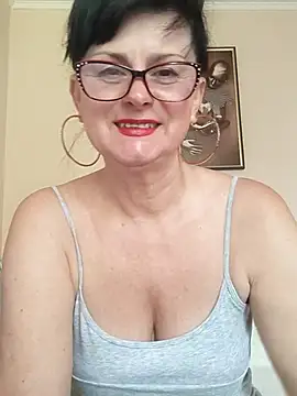 Snapshot of AliceSwan57 chatting on 06/10/26, 06:56 AliceSwan57 online show from 06/10/26, 06:56