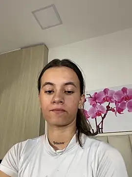 JuliaColemann online show from 05/31/26, 06:09