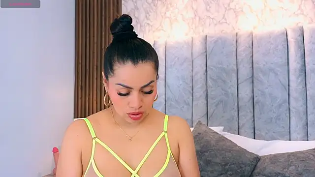 naomy smithxx online show from 04/17/26, 11:35