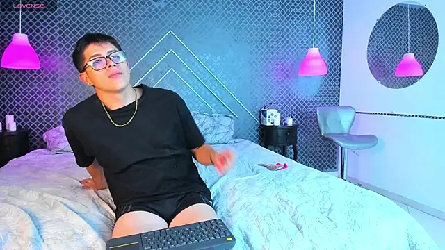 Evie demn online show from 02/20/26, 06:26