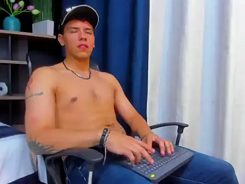 Tobias Vega online show from 02/15/26, 02:30