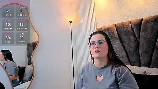 zoe hugeboobs online show from 02/05/26, 12:10